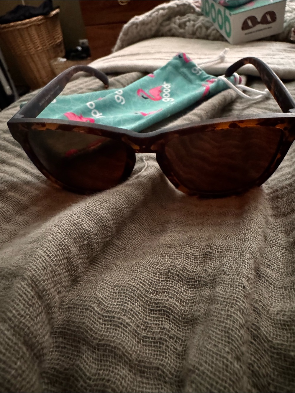 Women's Tortoiseshell Sunglasses - Classic Cat-Eye Style